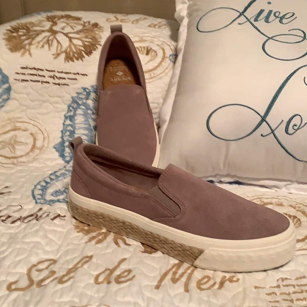 👟Fun, comfortable, casual Sperry sneakers. SZ 10 NIB